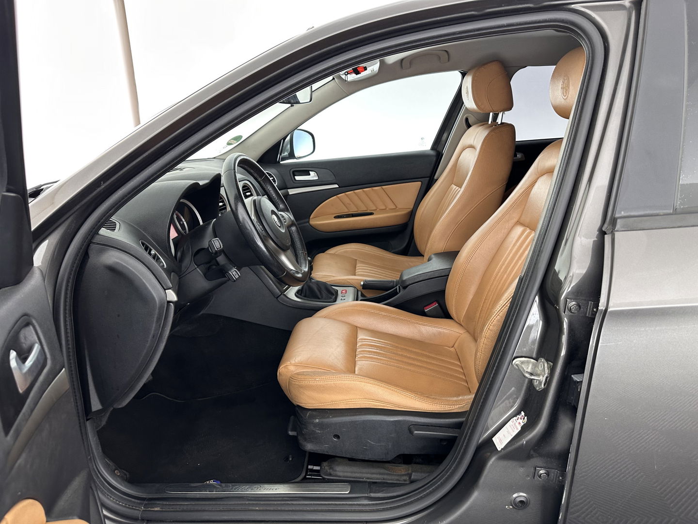 Alfa Romeo 159 Sportwagon 1.9 JTD Distinctive *LUXURY-LEATHER | XENON | SPORT-SEATS | ECC | CRUISE | PRIVACY-GLASS | TOWBAR | 17"ALU*
