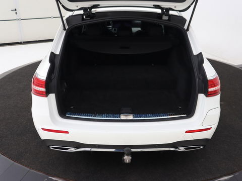 Mercedes-Benz E-Klasse 300e AMG | Trekhaak | Stoelverwarming | Camera | Carplay | Leder/Alcantara | Navigatie | Widescreen | Full LED | Sfeerverlichting | PHEV | Plug In