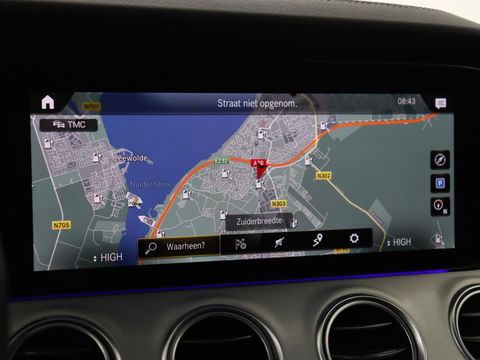 Mercedes-Benz E-Klasse 300e AMG | Trekhaak | Stoelverwarming | Camera | Carplay | Leder/Alcantara | Navigatie | Widescreen | Full LED | Sfeerverlichting | PHEV | Plug In