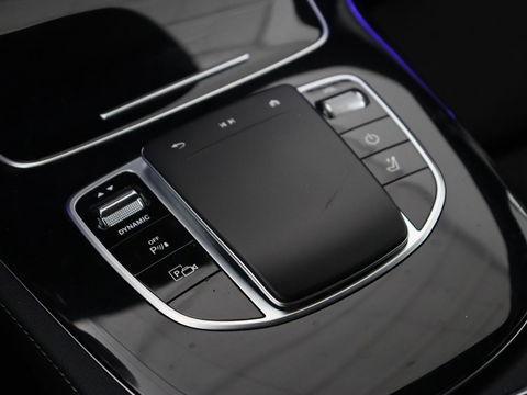 Mercedes-Benz E-Klasse 300e AMG | Trekhaak | Stoelverwarming | Camera | Carplay | Leder/Alcantara | Navigatie | Widescreen | Full LED | Sfeerverlichting | PHEV | Plug In