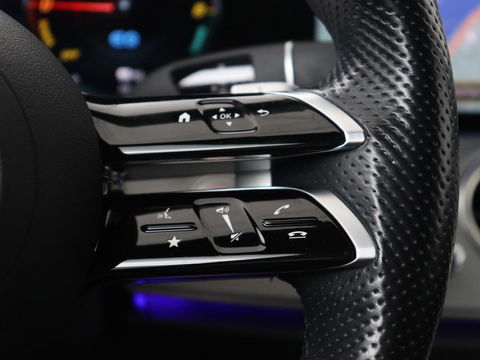 Mercedes-Benz E-Klasse 300e AMG | Trekhaak | Stoelverwarming | Camera | Carplay | Leder/Alcantara | Navigatie | Widescreen | Full LED | Sfeerverlichting | PHEV | Plug In