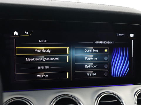 Mercedes-Benz E-Klasse 300e AMG | Trekhaak | Stoelverwarming | Camera | Carplay | Leder/Alcantara | Navigatie | Widescreen | Full LED | Sfeerverlichting | PHEV | Plug In