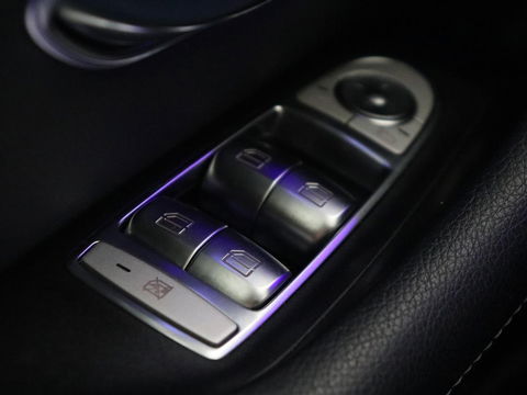 Mercedes-Benz E-Klasse 300e AMG | Trekhaak | Stoelverwarming | Camera | Carplay | Leder/Alcantara | Navigatie | Widescreen | Full LED | Sfeerverlichting | PHEV | Plug In