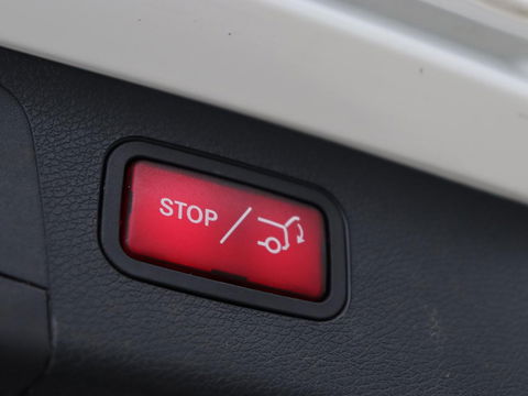 Mercedes-Benz E-Klasse 300e AMG | Trekhaak | Stoelverwarming | Camera | Carplay | Leder/Alcantara | Navigatie | Widescreen | Full LED | Sfeerverlichting | PHEV | Plug In