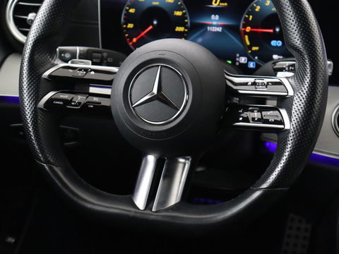 Mercedes-Benz E-Klasse 300e AMG | Trekhaak | Stoelverwarming | Camera | Carplay | Leder/Alcantara | Navigatie | Widescreen | Full LED | Sfeerverlichting | PHEV | Plug In