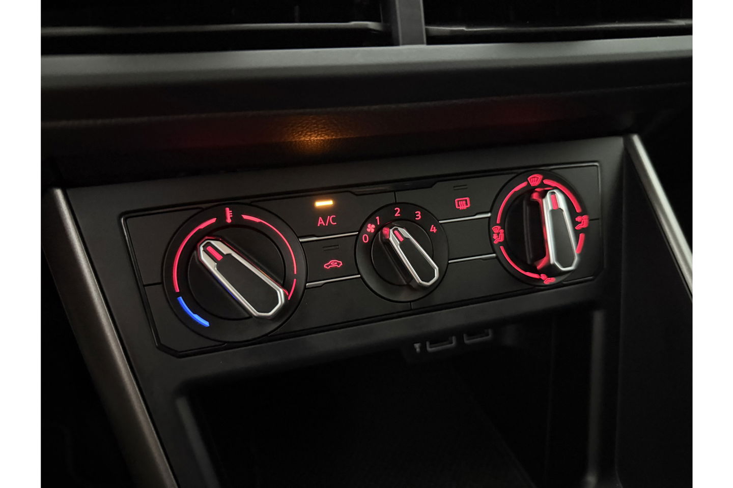 Volkswagen Polo 1.0 TSI Airco Carplay Cruise LED 17"LMV Navigatie Elektrpakket