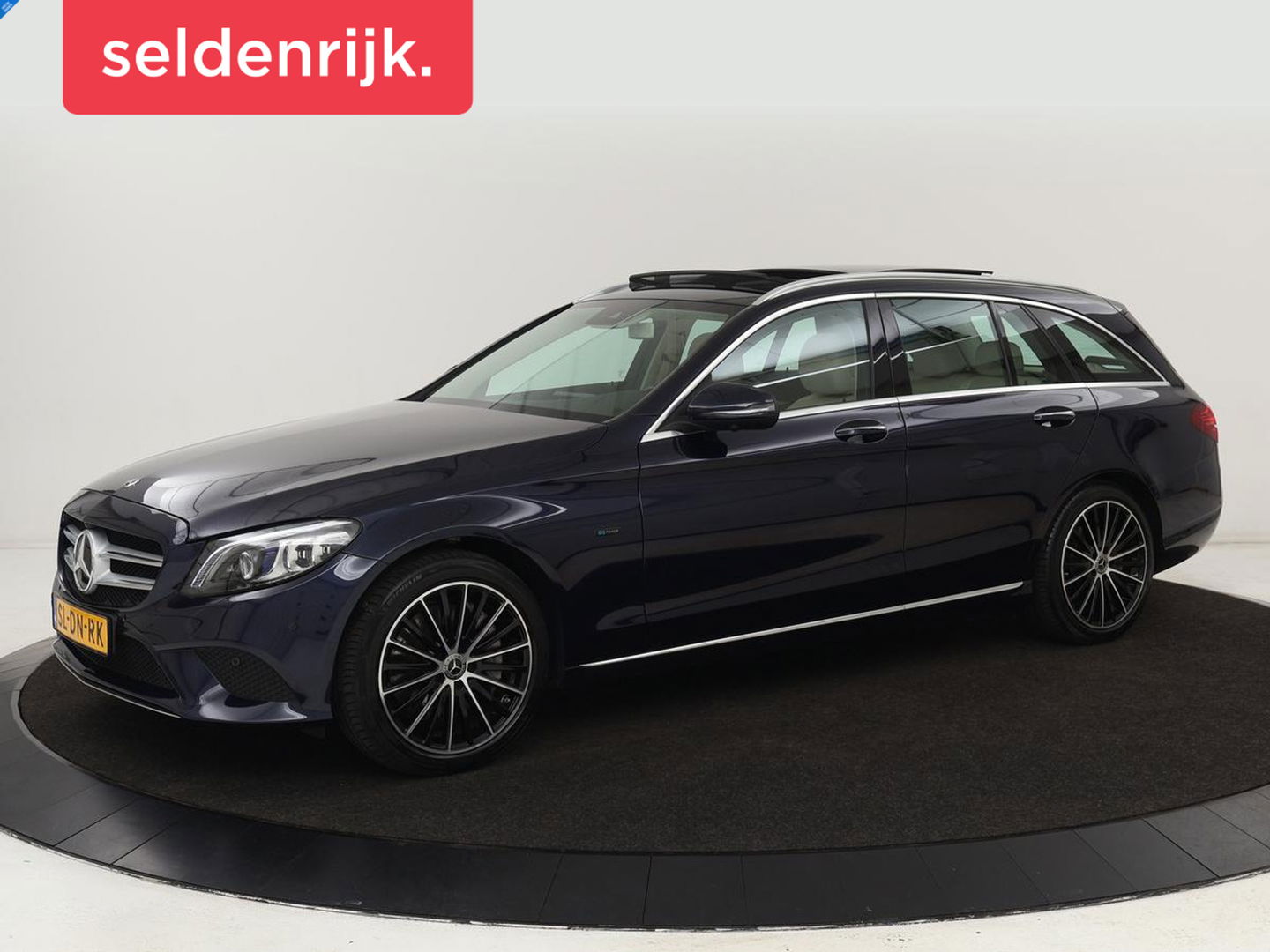 Mercedes-Benz C-Klasse 300e Avantgarde Luxury | Panoramadak | Luchtvering | Burmester | Stuurverwarming | 360 Camera | Leder | Stoelverwarming | Memory | Carplay | Sfeerverlichting | Matrix LED | PHEV | Plug In