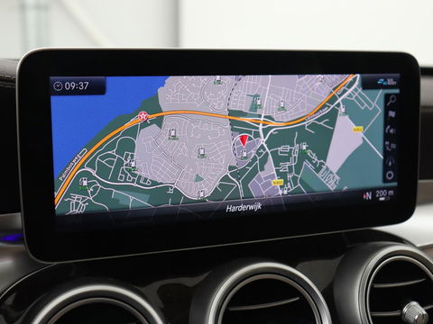 Mercedes-Benz C-Klasse 300e Avantgarde Luxury | Panoramadak | Luchtvering | Burmester | Stuurverwarming | 360 Camera | Leder | Stoelverwarming | Memory | Carplay | Sfeerverlichting | Matrix LED | PHEV | Plug In