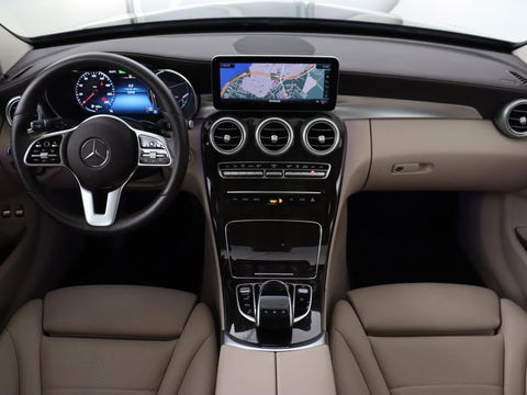 Mercedes-Benz C-Klasse 300e Avantgarde Luxury | Panoramadak | Luchtvering | Burmester | Stuurverwarming | 360 Camera | Leder | Stoelverwarming | Memory | Carplay | Sfeerverlichting | Matrix LED | PHEV | Plug In