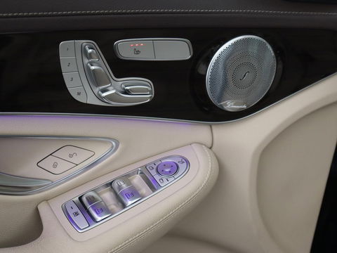 Mercedes-Benz C-Klasse 300e Avantgarde Luxury | Panoramadak | Luchtvering | Burmester | Stuurverwarming | 360 Camera | Leder | Stoelverwarming | Memory | Carplay | Sfeerverlichting | Matrix LED | PHEV | Plug In