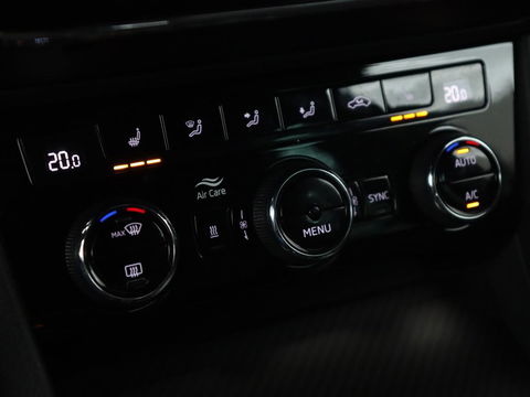 Škoda Superb 1.4 TSI iV Sportline | Panoramadak | Stoelverwarming | Adaptive cruise | Alcantara | Sfeerverlichting | Camera | Virtual Cockpit | Matrix LED | PHEV | Plug In
