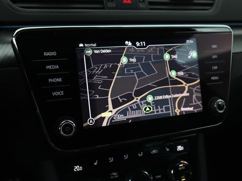 Škoda Superb 1.4 TSI iV Sportline | Panoramadak | Stoelverwarming | Adaptive cruise | Alcantara | Sfeerverlichting | Camera | Virtual Cockpit | Matrix LED | PHEV | Plug In