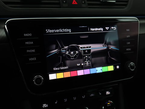 Škoda Superb 1.4 TSI iV Sportline | Panoramadak | Stoelverwarming | Adaptive cruise | Alcantara | Sfeerverlichting | Camera | Virtual Cockpit | Matrix LED | PHEV | Plug In