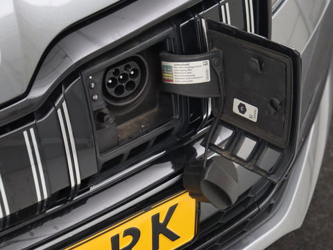Škoda Superb 1.4 TSI iV Sportline | Panoramadak | Stoelverwarming | Adaptive cruise | Alcantara | Sfeerverlichting | Camera | Virtual Cockpit | Matrix LED | PHEV | Plug In