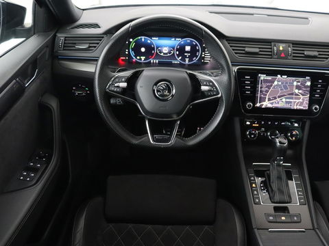 Škoda Superb 1.4 TSI iV Sportline | Panoramadak | Stoelverwarming | Adaptive cruise | Alcantara | Sfeerverlichting | Camera | Virtual Cockpit | Matrix LED | PHEV | Plug In