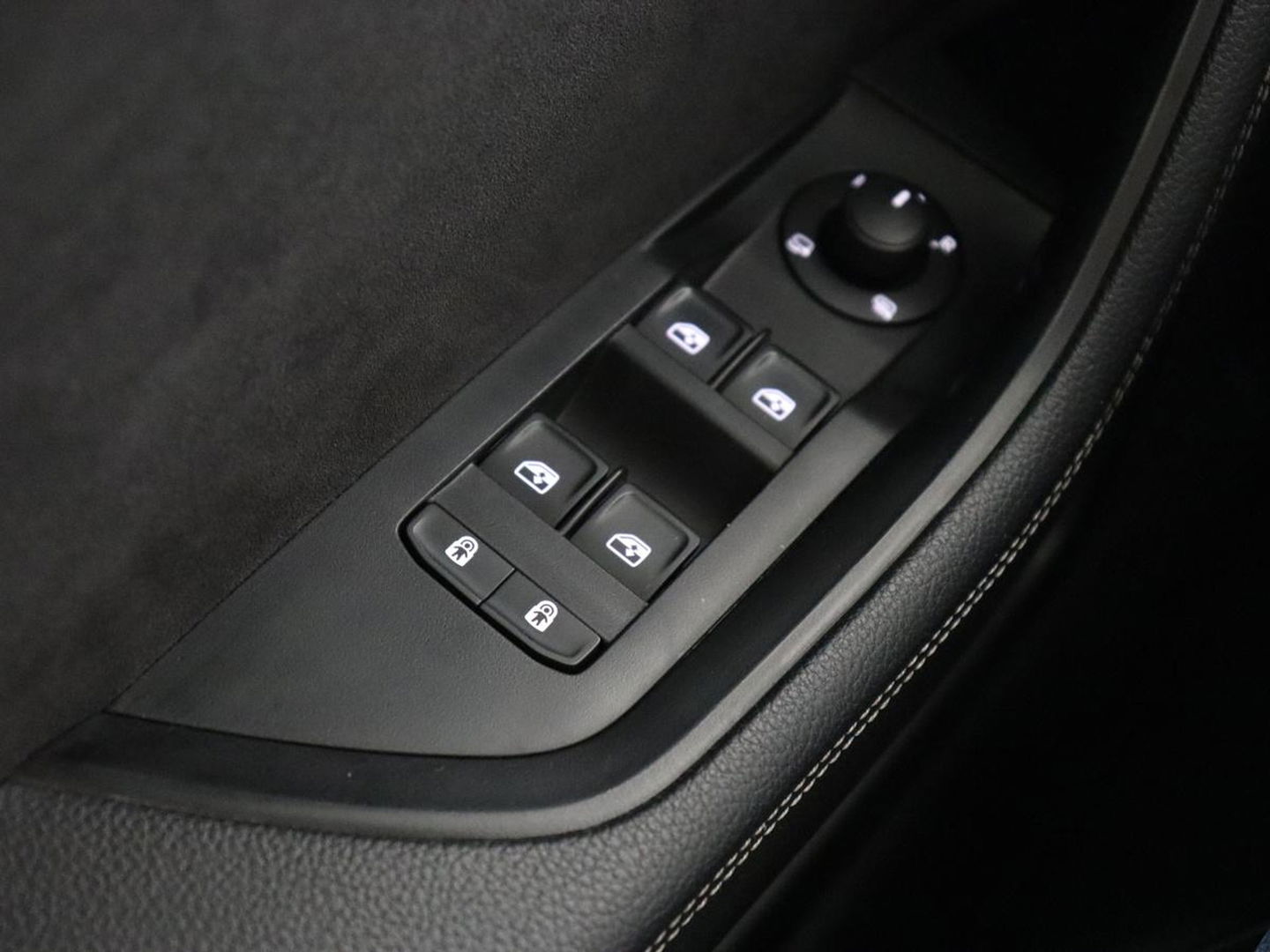 Škoda Superb 1.4 TSI iV Sportline | Panoramadak | Stoelverwarming | Adaptive cruise | Alcantara | Sfeerverlichting | Camera | Virtual Cockpit | Matrix LED | PHEV | Plug In