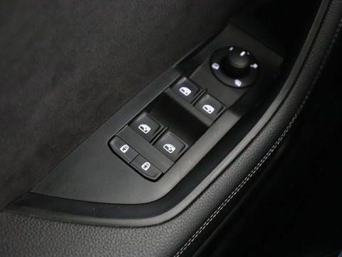 Škoda Superb 1.4 TSI iV Sportline | Panoramadak | Stoelverwarming | Adaptive cruise | Alcantara | Sfeerverlichting | Camera | Virtual Cockpit | Matrix LED | PHEV | Plug In