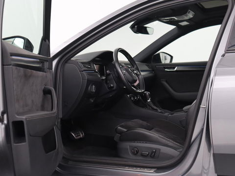Škoda Superb 1.4 TSI iV Sportline | Panoramadak | Stoelverwarming | Adaptive cruise | Alcantara | Sfeerverlichting | Camera | Virtual Cockpit | Matrix LED | PHEV | Plug In