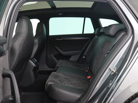 Škoda Superb 1.4 TSI iV Sportline | Panoramadak | Stoelverwarming | Adaptive cruise | Alcantara | Sfeerverlichting | Camera | Virtual Cockpit | Matrix LED | PHEV | Plug In