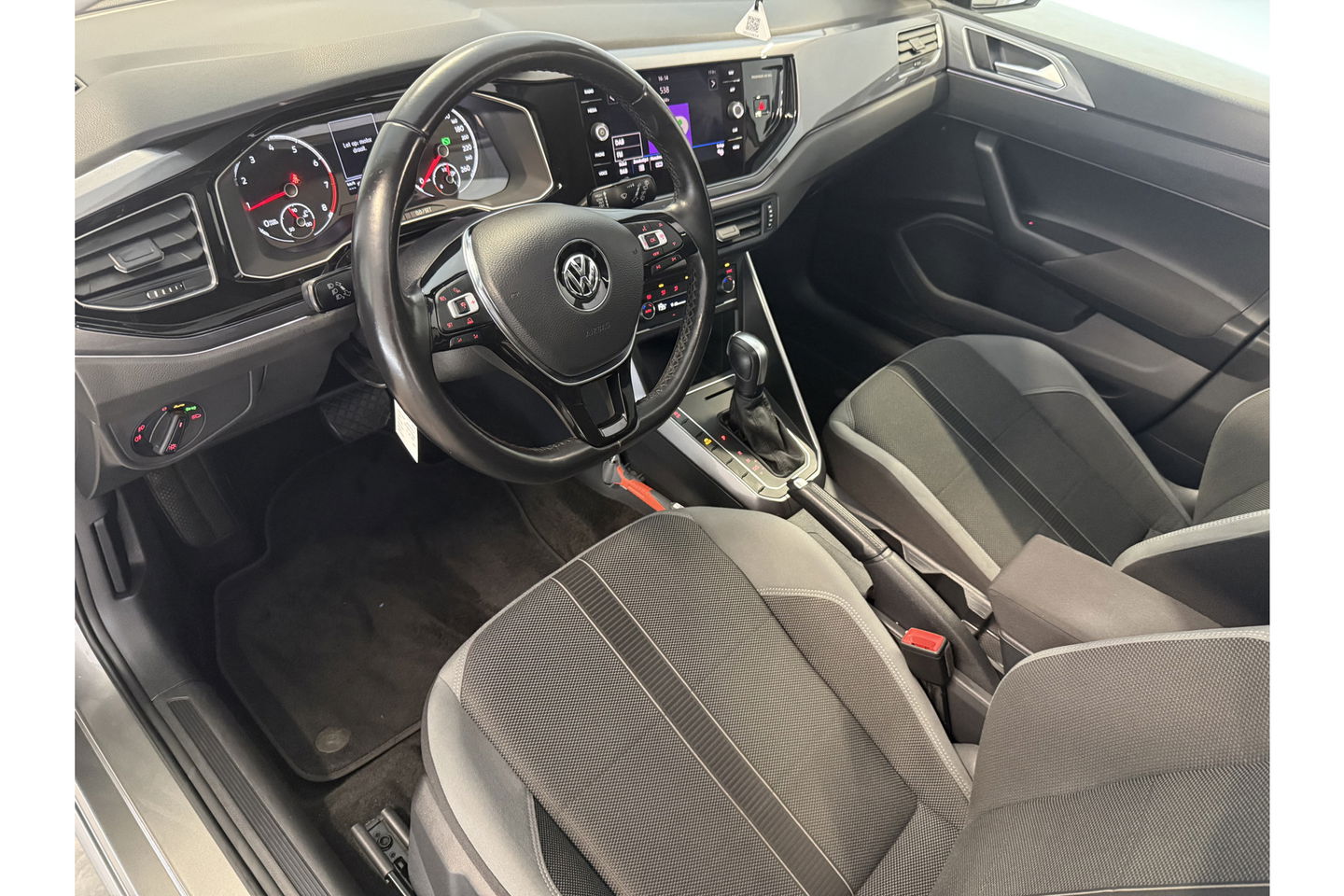 Volkswagen Polo 1.5 TSI R-line 150PK DSG Pano LED ACC Carplay Clima Navi 17"LMV