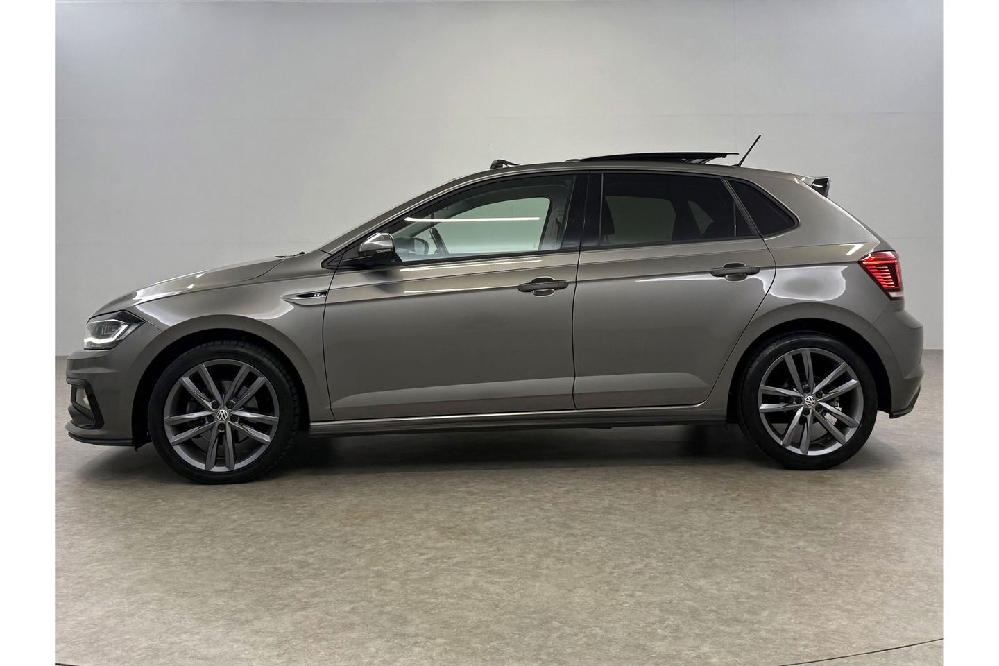 Volkswagen Polo 1.5 TSI R-line 150PK DSG Pano LED ACC Carplay Clima Navi 17"LMV