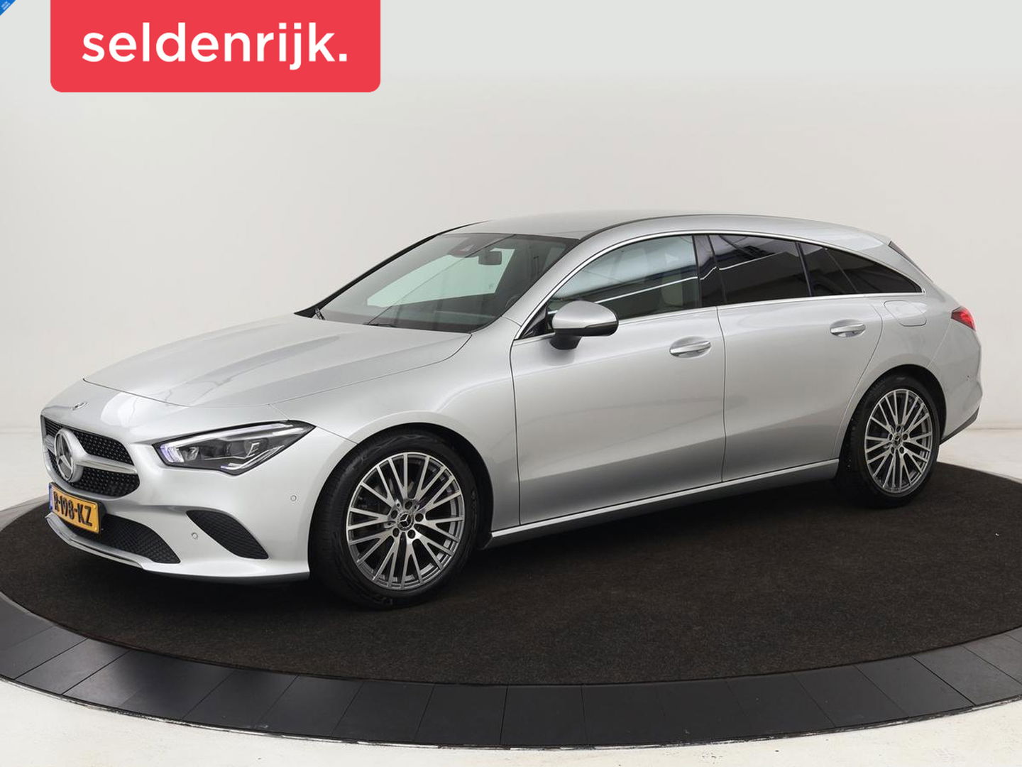 Mercedes-Benz CLA-Klasse Shooting Brake 180 Luxury Line | Leder | Adaptive cruise | Stoelverwarming | Camera | Matrix LED | Carplay | Sfeerverlichting | Widescreen | Keyless