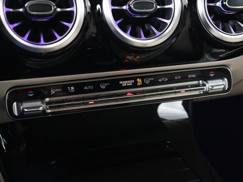 Mercedes-Benz CLA-Klasse Shooting Brake 180 Luxury Line | Leder | Adaptive cruise | Stoelverwarming | Camera | Matrix LED | Carplay | Sfeerverlichting | Widescreen | Keyless