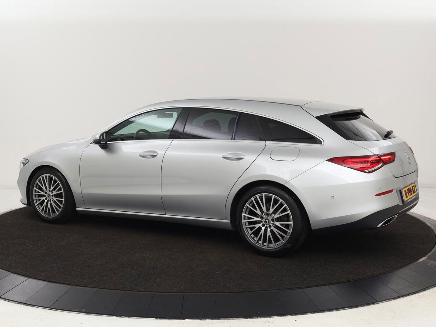 Mercedes-Benz CLA-Klasse Shooting Brake 180 Luxury Line | Leder | Adaptive cruise | Stoelverwarming | Camera | Matrix LED | Carplay | Sfeerverlichting | Widescreen | Keyless