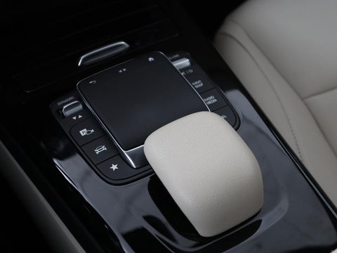 Mercedes-Benz CLA-Klasse Shooting Brake 180 Luxury Line | Leder | Adaptive cruise | Stoelverwarming | Camera | Matrix LED | Carplay | Sfeerverlichting | Widescreen | Keyless