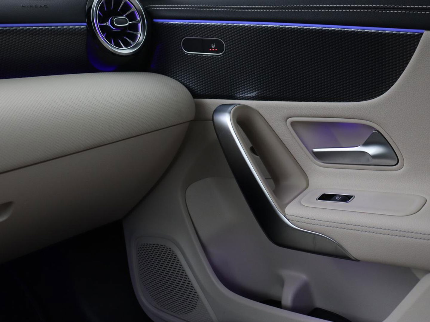 Mercedes-Benz CLA-Klasse Shooting Brake 180 Luxury Line | Leder | Adaptive cruise | Stoelverwarming | Camera | Matrix LED | Carplay | Sfeerverlichting | Widescreen | Keyless
