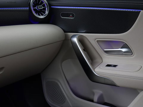 Mercedes-Benz CLA-Klasse Shooting Brake 180 Luxury Line | Leder | Adaptive cruise | Stoelverwarming | Camera | Matrix LED | Carplay | Sfeerverlichting | Widescreen | Keyless