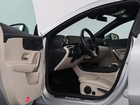 Mercedes-Benz CLA-Klasse Shooting Brake 180 Luxury Line | Leder | Adaptive cruise | Stoelverwarming | Camera | Matrix LED | Carplay | Sfeerverlichting | Widescreen | Keyless