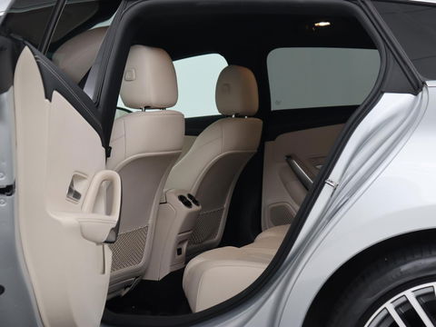 Mercedes-Benz CLA-Klasse Shooting Brake 180 Luxury Line | Leder | Adaptive cruise | Stoelverwarming | Camera | Matrix LED | Carplay | Sfeerverlichting | Widescreen | Keyless