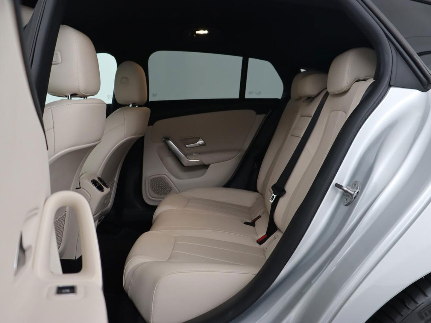 Mercedes-Benz CLA-Klasse Shooting Brake 180 Luxury Line | Leder | Adaptive cruise | Stoelverwarming | Camera | Matrix LED | Carplay | Sfeerverlichting | Widescreen | Keyless