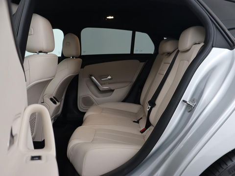 Mercedes-Benz CLA-Klasse Shooting Brake 180 Luxury Line | Leder | Adaptive cruise | Stoelverwarming | Camera | Matrix LED | Carplay | Sfeerverlichting | Widescreen | Keyless