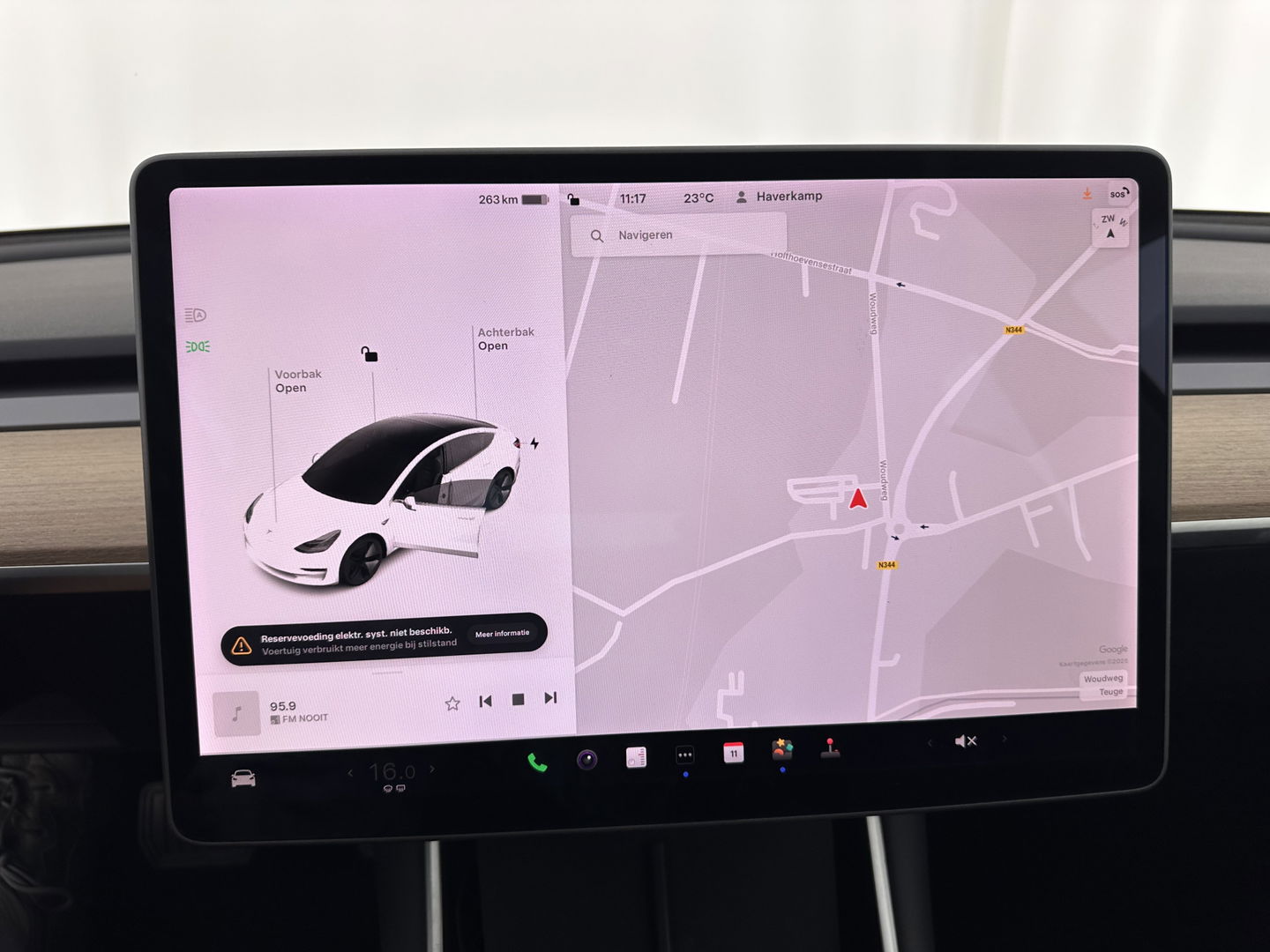 Tesla Model 3 Standard RWD Plus 60 kWh [ 3-Fase ] (INCL-BTW) Aut. *PANO | AUTO-PILOT | LUXURY-LEATHER | KEYLESS | FULL-LED | MEMORY-PACK | SURROUND-VIEW | DAB | CARPLAY | DIGI-COCKPIT | LANE-ASSIST | COMFORT-SEATS | 18"ALU*