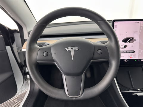 Tesla Model 3 Standard RWD Plus 60 kWh [ 3-Fase ] (INCL-BTW) Aut. *PANO | AUTO-PILOT | LUXURY-LEATHER | KEYLESS | FULL-LED | MEMORY-PACK | SURROUND-VIEW | DAB | CARPLAY | DIGI-COCKPIT | LANE-ASSIST | COMFORT-SEATS | 18"ALU*
