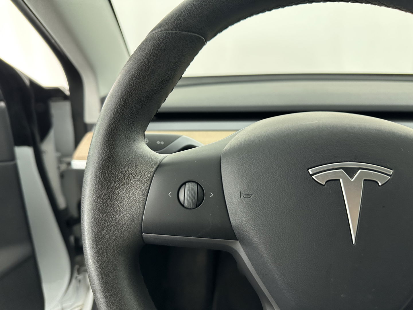 Tesla Model 3 Standard RWD Plus 60 kWh [ 3-Fase ] (INCL-BTW) Aut. *PANO | AUTO-PILOT | LUXURY-LEATHER | KEYLESS | FULL-LED | MEMORY-PACK | SURROUND-VIEW | DAB | CARPLAY | DIGI-COCKPIT | LANE-ASSIST | COMFORT-SEATS | 18"ALU*