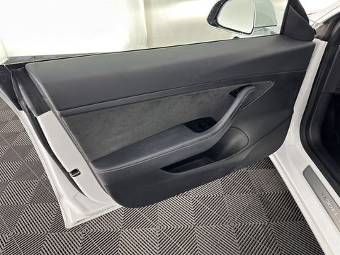 Tesla Model 3 Standard RWD Plus 60 kWh [ 3-Fase ] (INCL-BTW) Aut. *PANO | AUTO-PILOT | LUXURY-LEATHER | KEYLESS | FULL-LED | MEMORY-PACK | SURROUND-VIEW | DAB | CARPLAY | DIGI-COCKPIT | LANE-ASSIST | COMFORT-SEATS | 18"ALU*