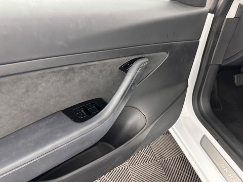 Tesla Model 3 Standard RWD Plus 60 kWh [ 3-Fase ] (INCL-BTW) Aut. *PANO | AUTO-PILOT | LUXURY-LEATHER | KEYLESS | FULL-LED | MEMORY-PACK | SURROUND-VIEW | DAB | CARPLAY | DIGI-COCKPIT | LANE-ASSIST | COMFORT-SEATS | 18"ALU*