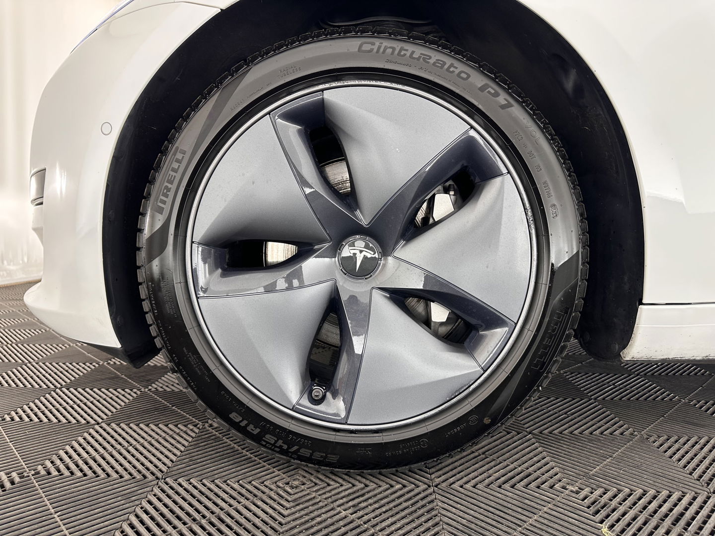 Tesla Model 3 Standard RWD Plus 60 kWh [ 3-Fase ] (INCL-BTW) Aut. *PANO | AUTO-PILOT | LUXURY-LEATHER | KEYLESS | FULL-LED | MEMORY-PACK | SURROUND-VIEW | DAB | CARPLAY | DIGI-COCKPIT | LANE-ASSIST | COMFORT-SEATS | 18"ALU*