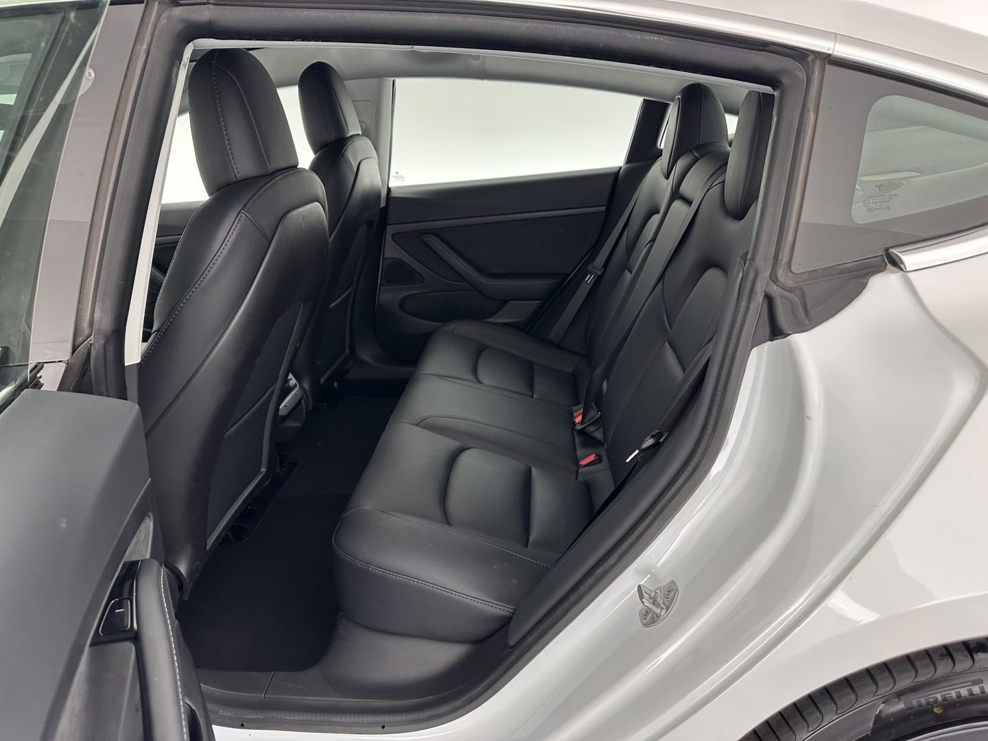 Tesla Model 3 Standard RWD Plus 60 kWh [ 3-Fase ] (INCL-BTW) Aut. *PANO | AUTO-PILOT | LUXURY-LEATHER | KEYLESS | FULL-LED | MEMORY-PACK | SURROUND-VIEW | DAB | CARPLAY | DIGI-COCKPIT | LANE-ASSIST | COMFORT-SEATS | 18"ALU*