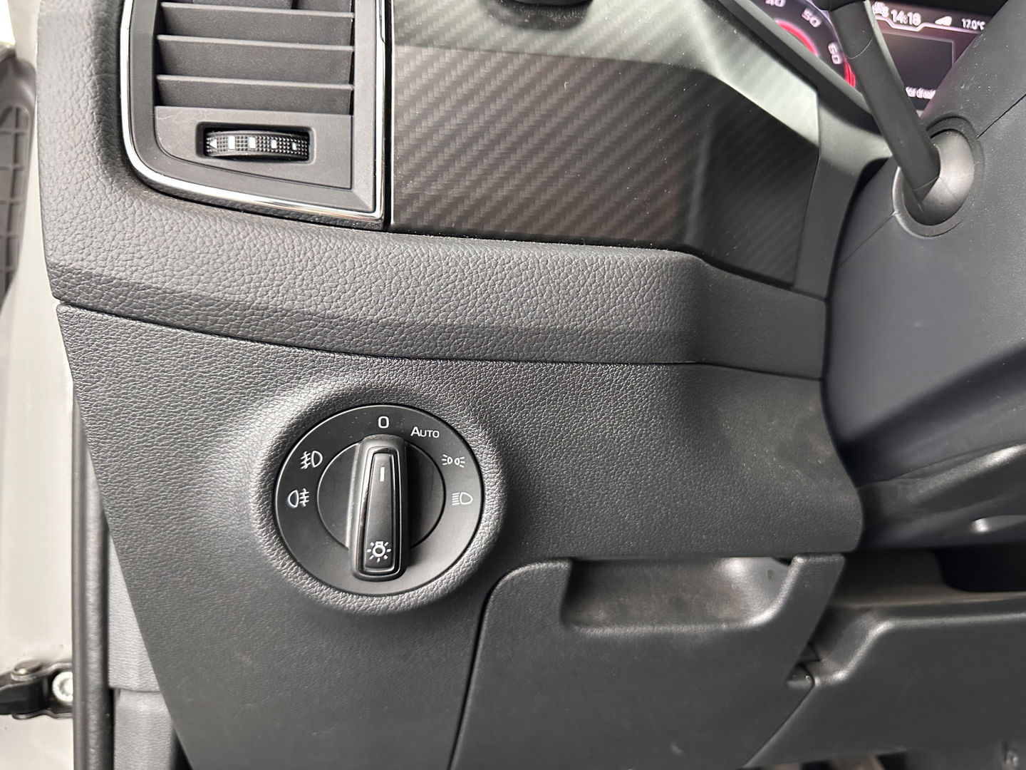 Škoda Kodiaq 1.5 TSI Sportline Business Aut. *PANO | LEATHER-ALCANTARA | FULL-LED | MEMORY-PACK | CANTON-SOUND | CAMERA | KEYLESS | DIGI-COCKPIT | SPORTSEATS | DAB+ | AMBIENT-LIGHT | CARBON | TOWBAR | 20''ALU*
