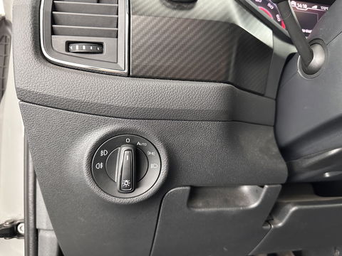 Škoda Kodiaq 1.5 TSI Sportline Business Aut. *PANO | LEATHER-ALCANTARA | FULL-LED | MEMORY-PACK | CANTON-SOUND | CAMERA | KEYLESS | DIGI-COCKPIT | SPORTSEATS | DAB+ | AMBIENT-LIGHT | CARBON | TOWBAR | 20''ALU*
