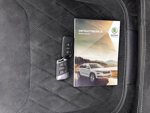 Škoda Kodiaq 1.5 TSI Sportline Business Aut. *PANO | LEATHER-ALCANTARA | FULL-LED | MEMORY-PACK | CANTON-SOUND | CAMERA | KEYLESS | DIGI-COCKPIT | SPORTSEATS | DAB+ | AMBIENT-LIGHT | CARBON | TOWBAR | 20''ALU*