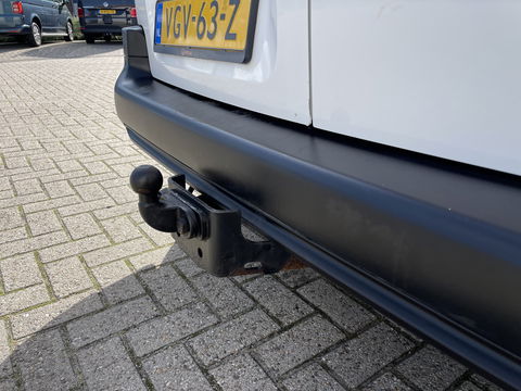 Peugeot Partner 1.5 BlueHDI Premium / vaste prijs rijklaar € 12.750 ex btw / lease vanaf € 215 / euro 6 diesel / bpm vrij / airco / cruise / trekhaak / schuifdeur !