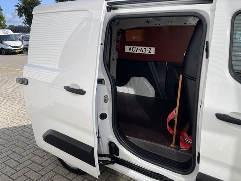 Peugeot Partner 1.5 BlueHDI Premium / vaste prijs rijklaar € 12.750 ex btw / lease vanaf € 215 / euro 6 diesel / bpm vrij / airco / cruise / trekhaak / schuifdeur !