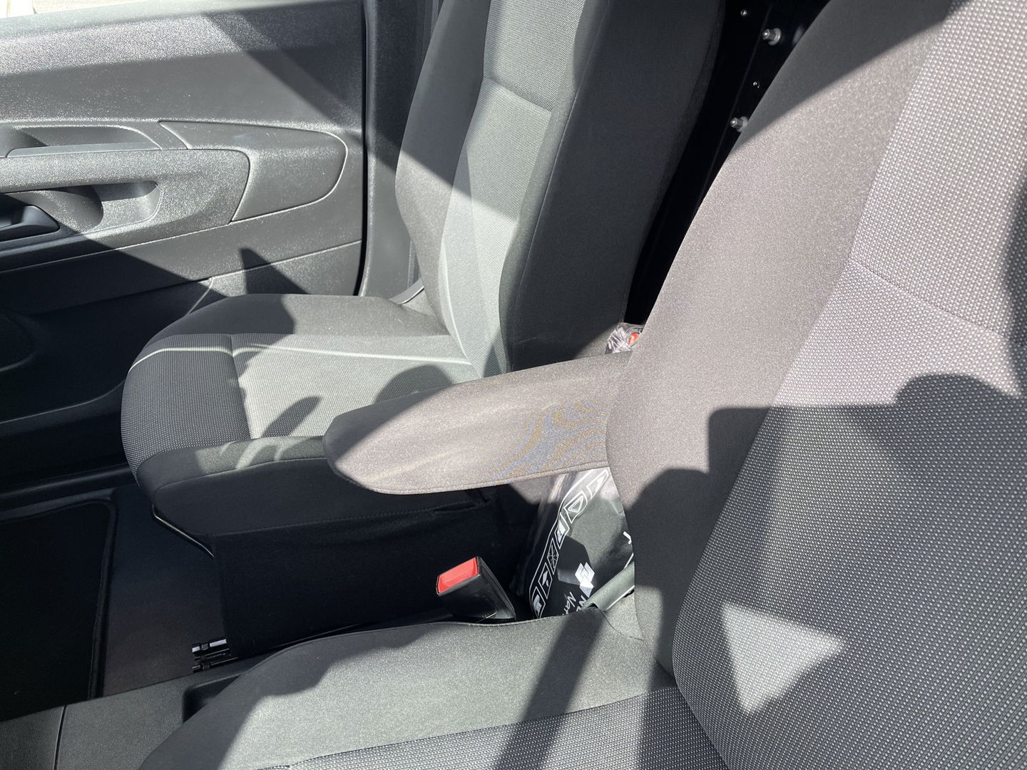 Peugeot Partner 1.5 BlueHDI Premium / vaste prijs rijklaar € 12.750 ex btw / lease vanaf € 215 / euro 6 diesel / bpm vrij / airco / cruise / trekhaak / schuifdeur !