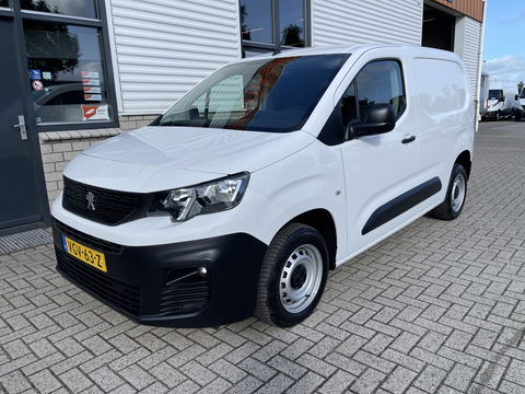 Peugeot Partner 1.5 BlueHDI Premium / vaste prijs rijklaar € 12.750 ex btw / lease vanaf € 215 / euro 6 diesel / bpm vrij / airco / cruise / trekhaak / schuifdeur !