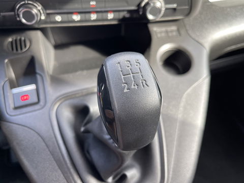 Peugeot Partner 1.5 BlueHDI Premium / vaste prijs rijklaar € 12.750 ex btw / lease vanaf € 215 / euro 6 diesel / bpm vrij / airco / cruise / trekhaak / schuifdeur !